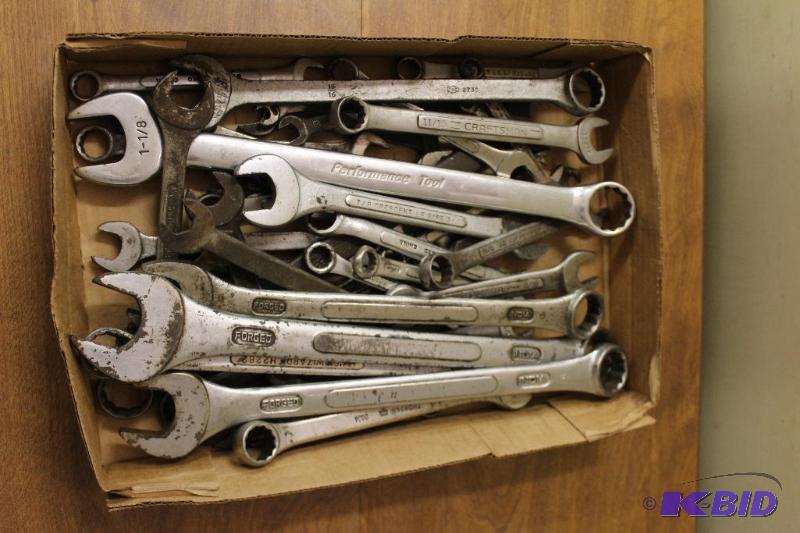 lot 121 image: Lot of Wrenches