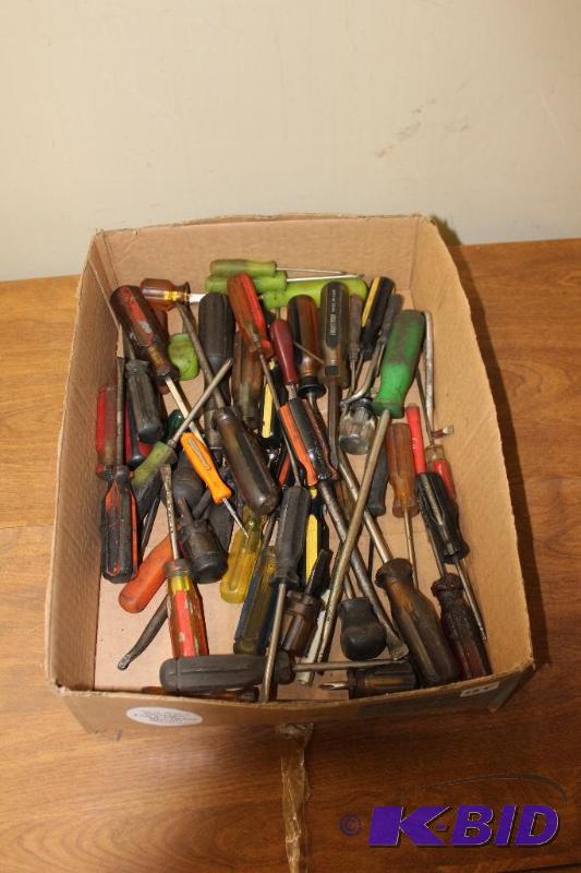 lot 125 image: Large Assortment of Screwdrivers