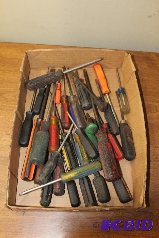 lot 126 image: Large Assortment of Screwdrivers