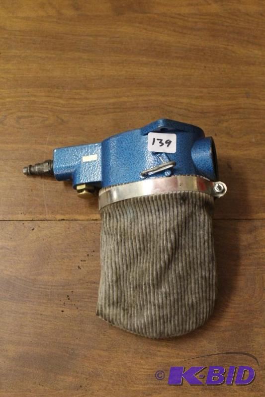 lot 139 image: Spark Plug Cleaner
