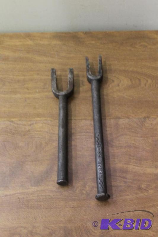 lot 163 image: Ball Joint Separator Forks