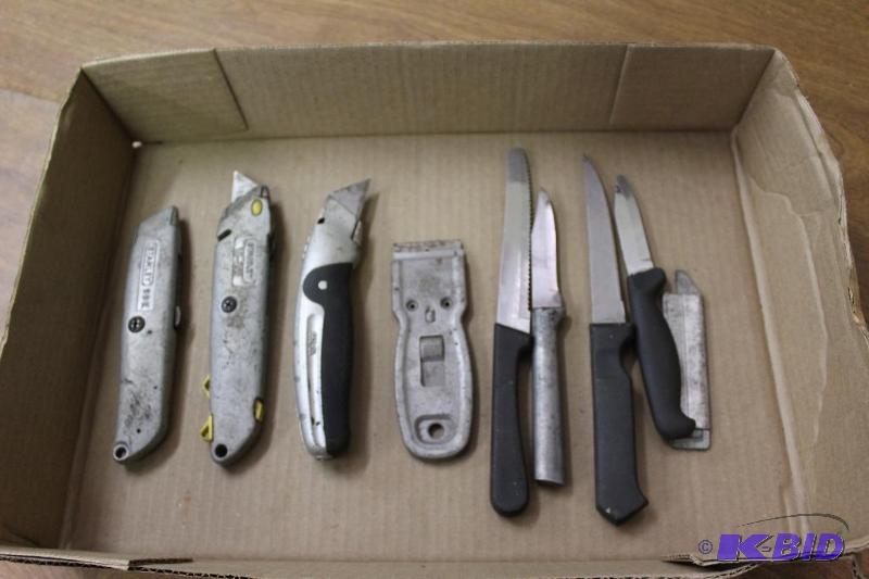 lot 166 image: Knives