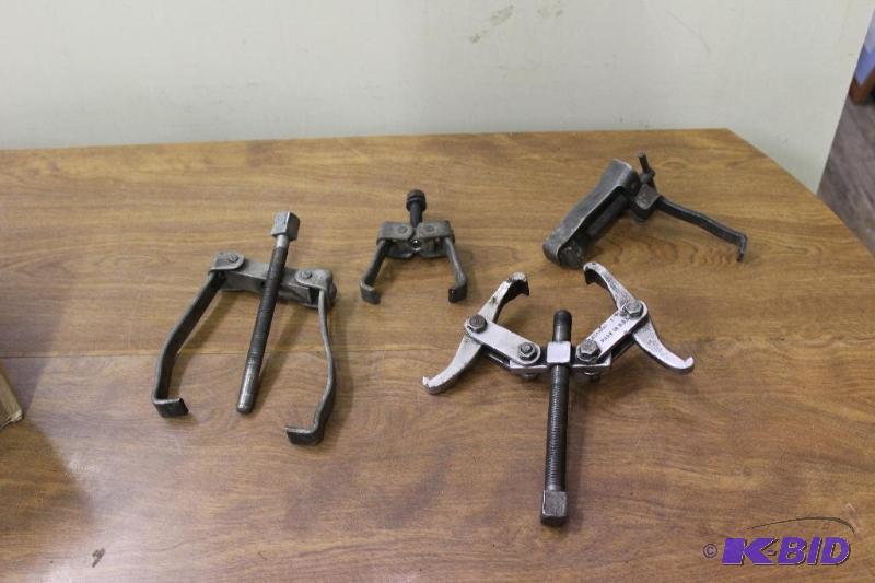 lot 170 image: Pulley Pullers