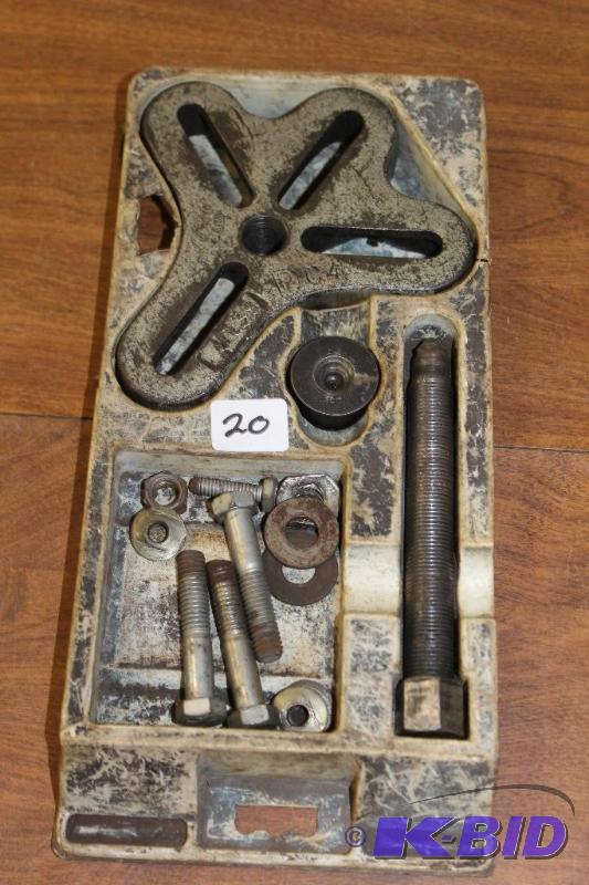 lot 20 image: Steering Wheel Puller