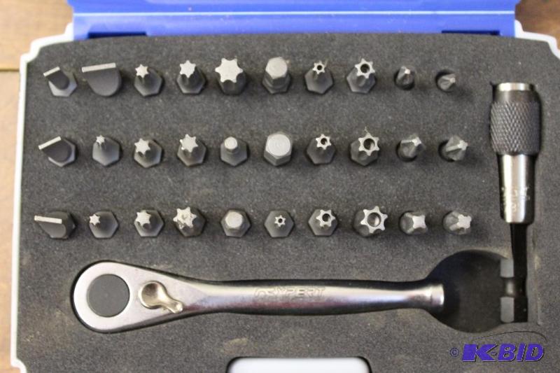 lot 21 image: Stanley Ratchet Bit Set