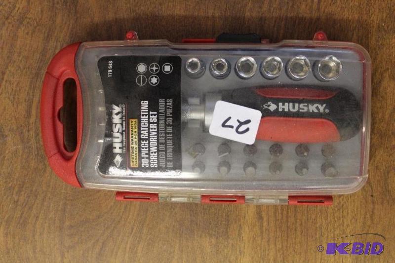 lot 27 image: NEW Husky 30 Piece Ratcheting Screwdriver Set