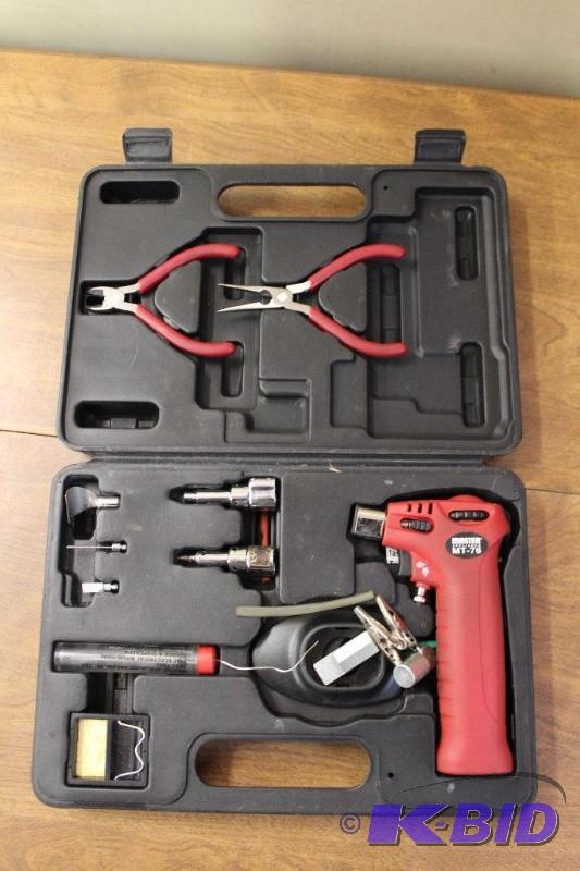 lot 29 image: Master Appliance Service Kit