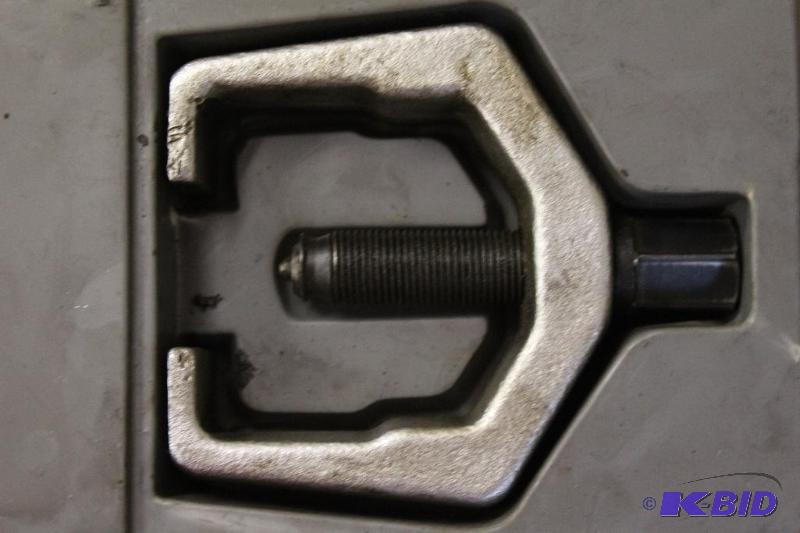 lot 48 image: Pitman Arm Puller