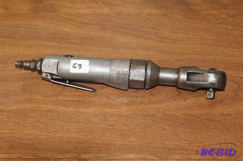 lot 63 image: Pneumatic Ratchet 38 Drive