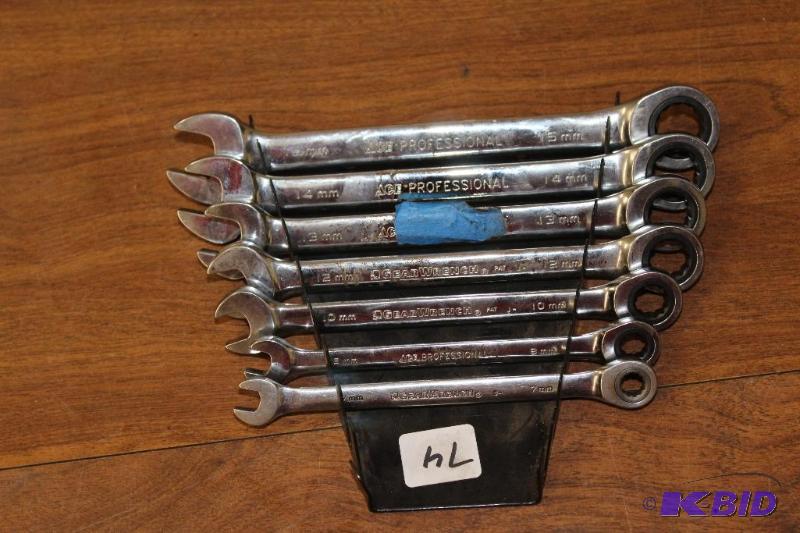 lot 74 image: Metric Ratcheting Wrench Set Gear Wrench  ACE Professional
