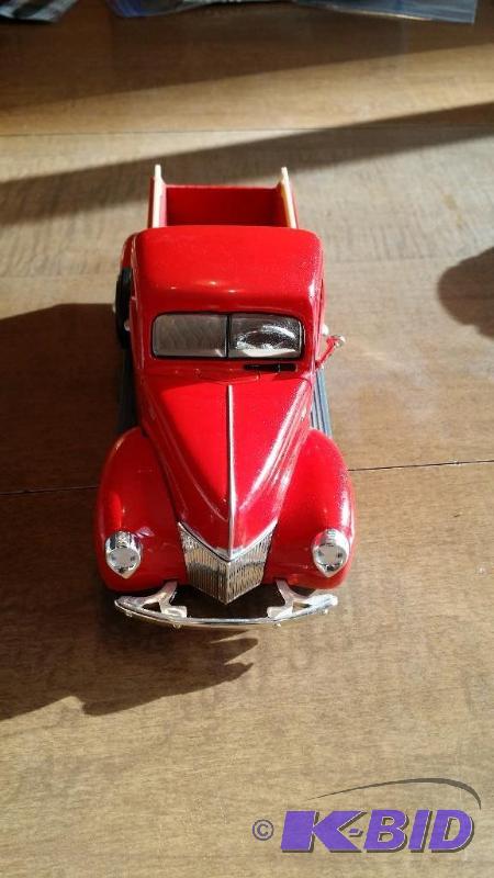 lot 102 image: 1940 Ford