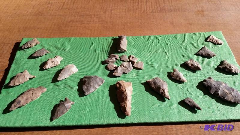 lot 109 image: Arrowheads