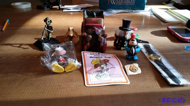 lot 113 image: Misc items