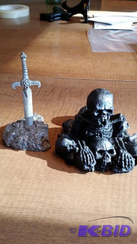 lot 114 image: Skull