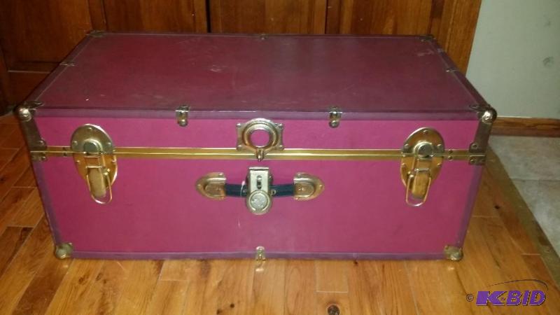 lot 116 image: Trunk