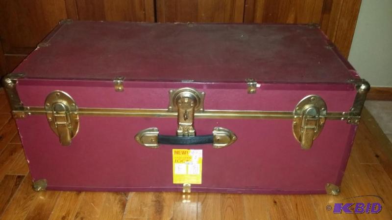 lot 117 image: Trunk