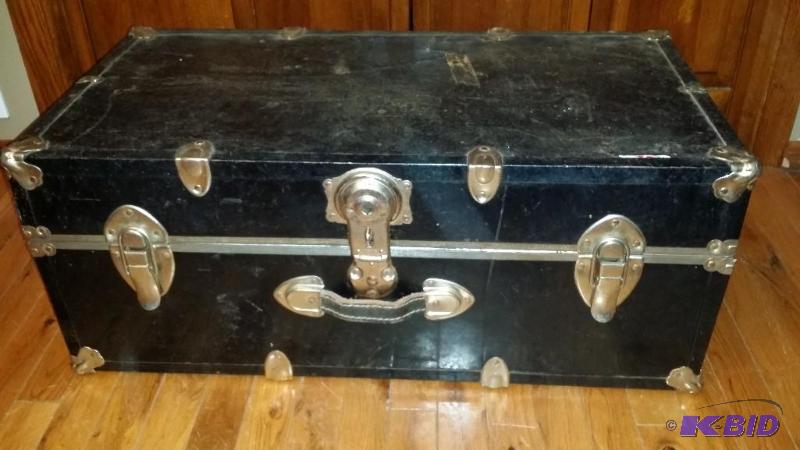 lot 118 image: Trunk