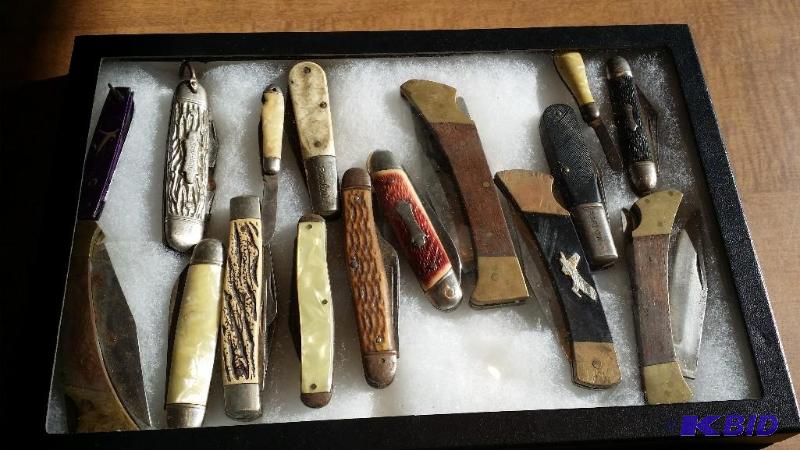 lot 44 image: Pocket Knives