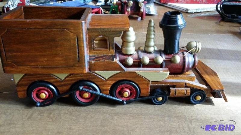 lot 66 image: Wood Train