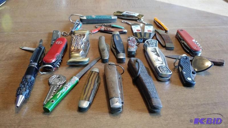 lot 94 image: 20 Pocket knives