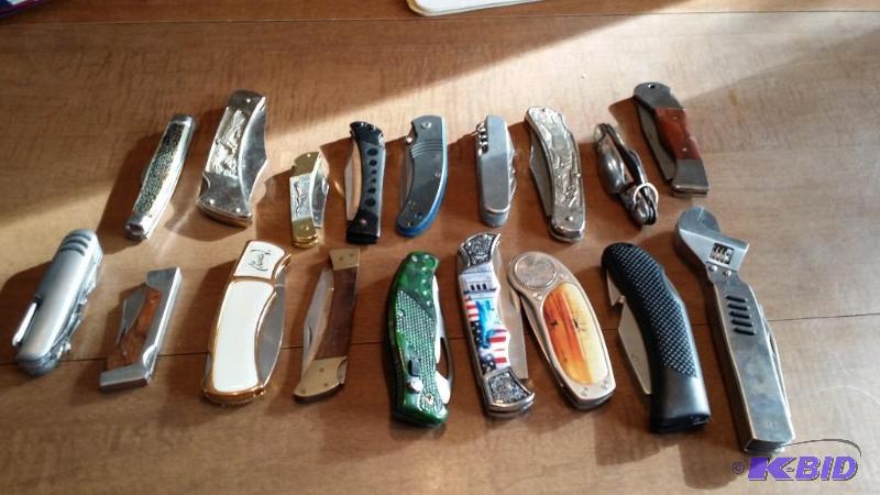 lot 96 image: 18 Pocket knives