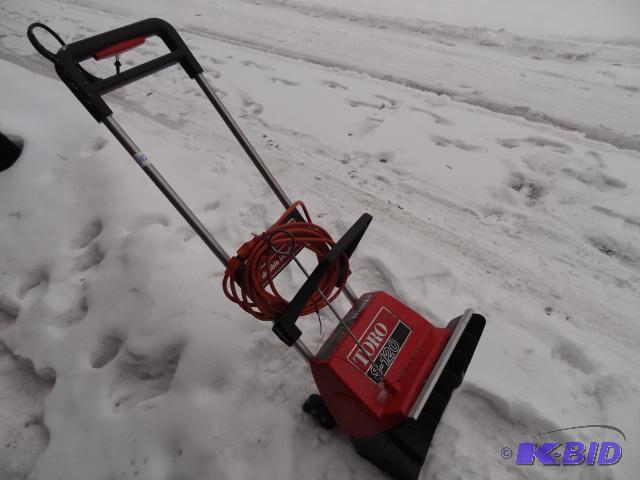 lot 102 image: Toro S-120 electric snow blower. Includes ext...