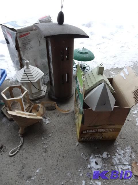 lot 103 image: Misc bird feeders...