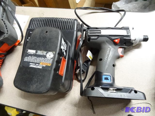 lot 15 image: Craftsman 19.2 volt cordless imoact driver. C...