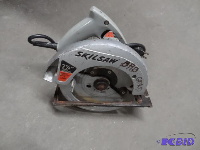 lot 26 image: Skilsaw 7 14 circular saw. 538...