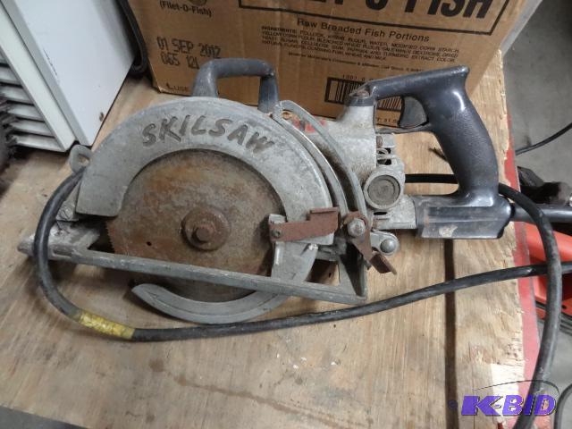 lot 27 image: Skilsaw 7 14 worm gear circular saw. 77...
