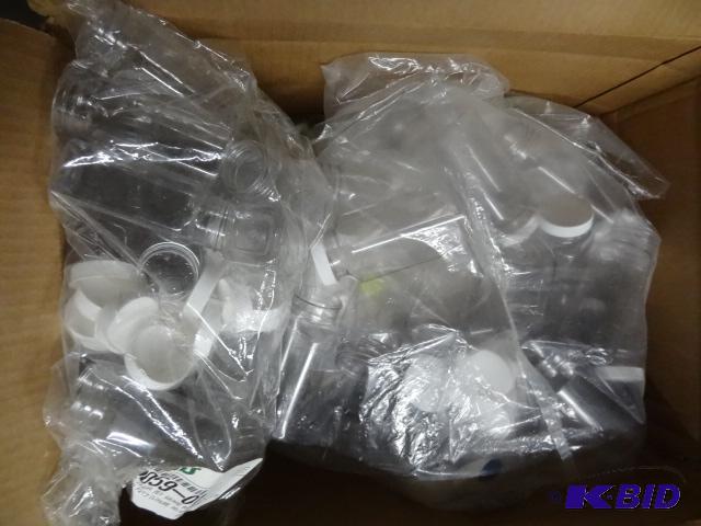 lot 29JJ image: Box full of various sized plastic bottles. Se...