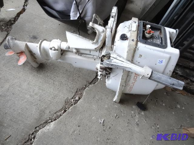 lot 33 image: Johnson sea horse 10 outboard motor. Model QD...
