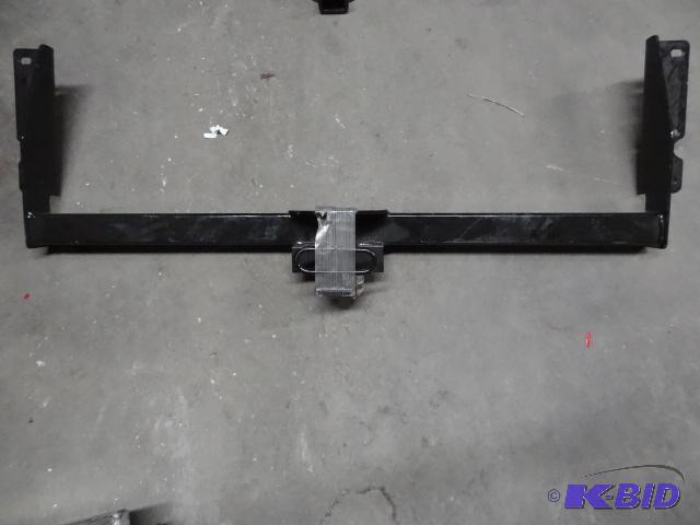 lot 4 image: Curt receiver hitch. 13563. Fits Quest 04-09...