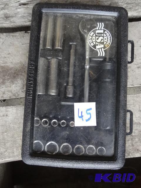 lot 45 image: Craftsman 14 drive socket set...