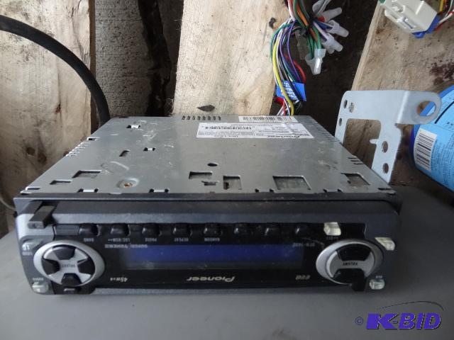 lot 56 image: Pioneer car stereo. DEH1400...