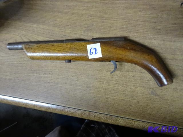 lot 62 image: Gutted out 22 cal gun...