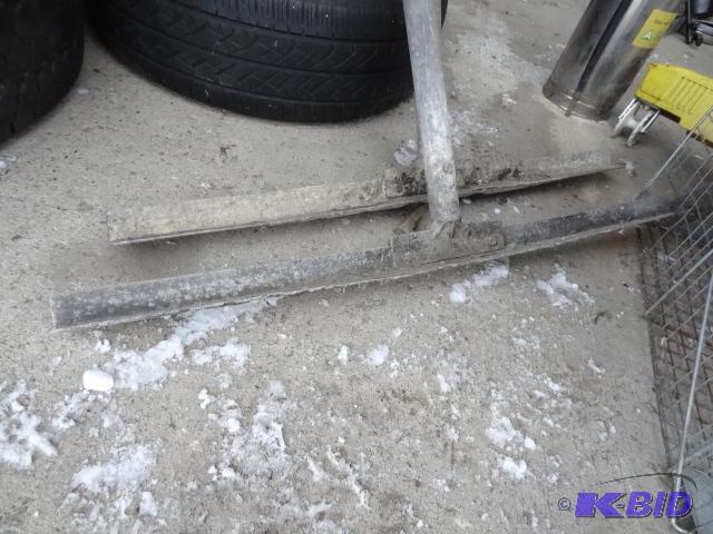 lot 80 image: Aluminum rake and leveler...