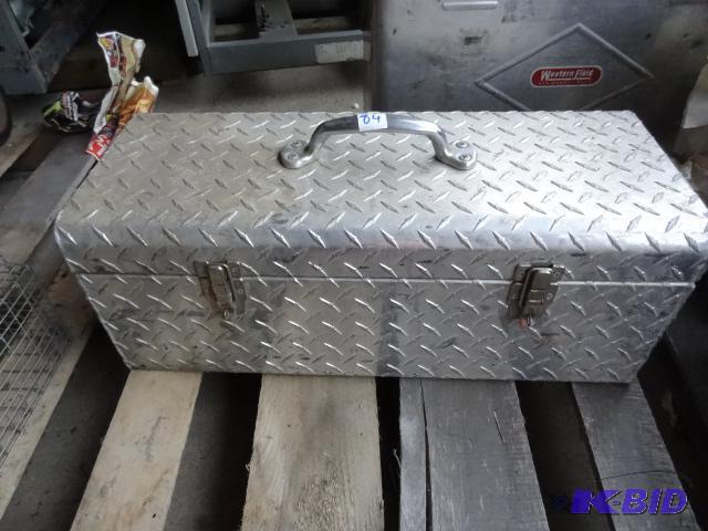 lot 84 image: Aluminum hand carry tool box...
