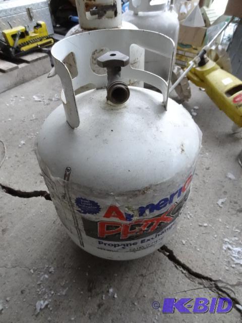 lot 87 image: New style 20 lb LP tank...