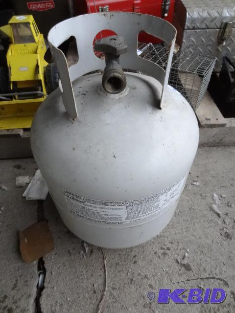lot 89 image: New style 20 lb LP tank...