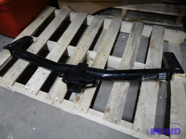 lot 9 image: Curtis receiver hitch. 13605. Escalade SUV. N...