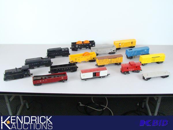 15 Vintage Lionel O-Scale Train Cars, Including Locomotive, and Tender
