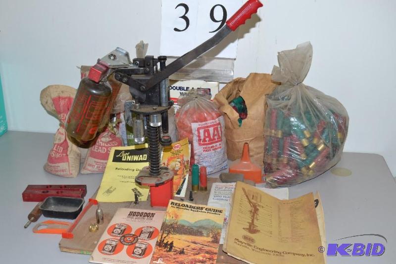 lot 39 image: MEC Shotgun shell reloading equipment