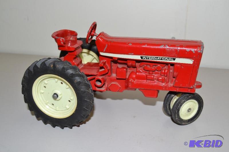 lot 50 image: International model tractor, metal
