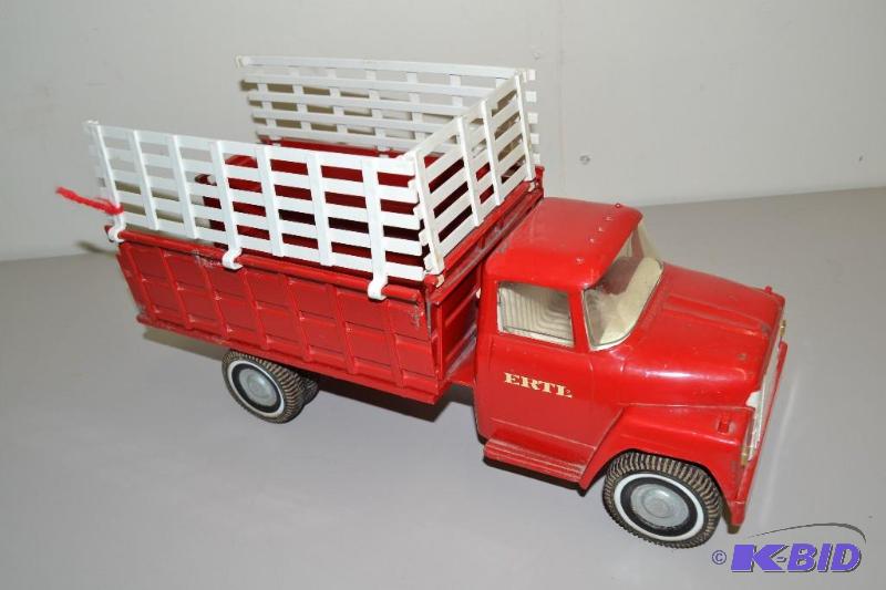lot 51 image: Vintage Ertl model truck