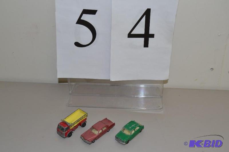 lot 54 image: Vintage model cars, Matchbox and Tomica