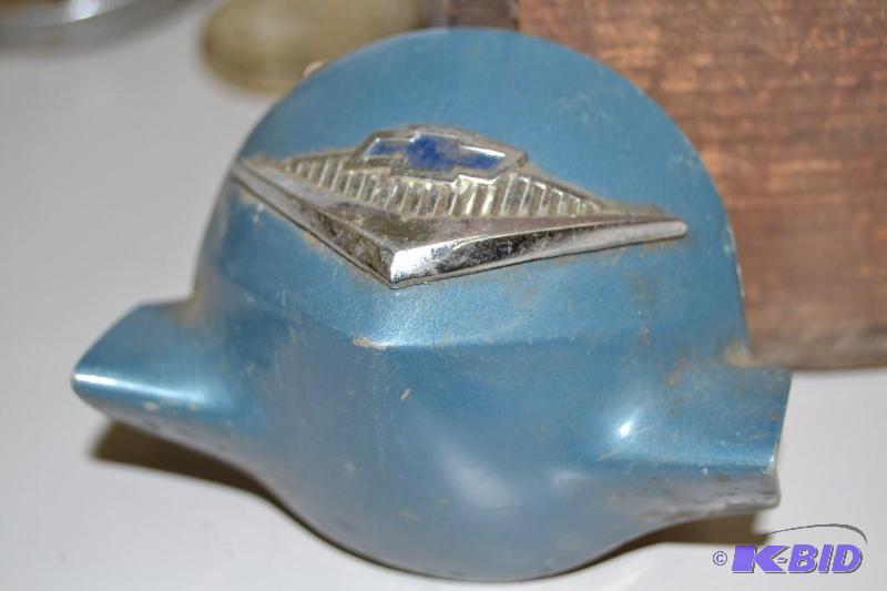 lot 56 image: Wooden box of assorted car items