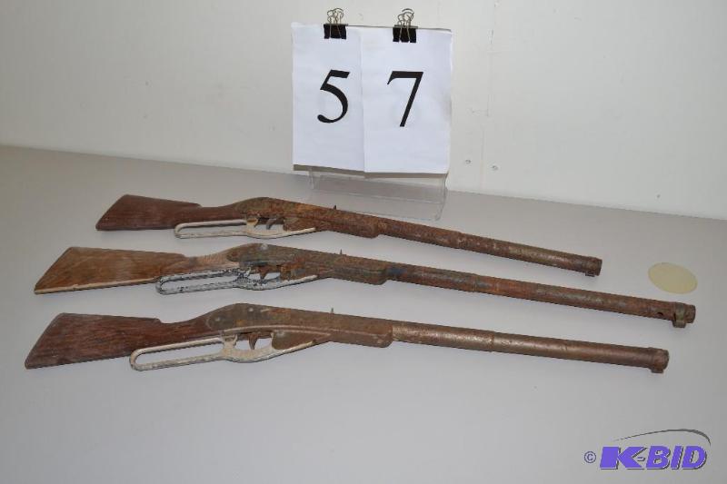 lot 57 image: Vintage toy air rifles