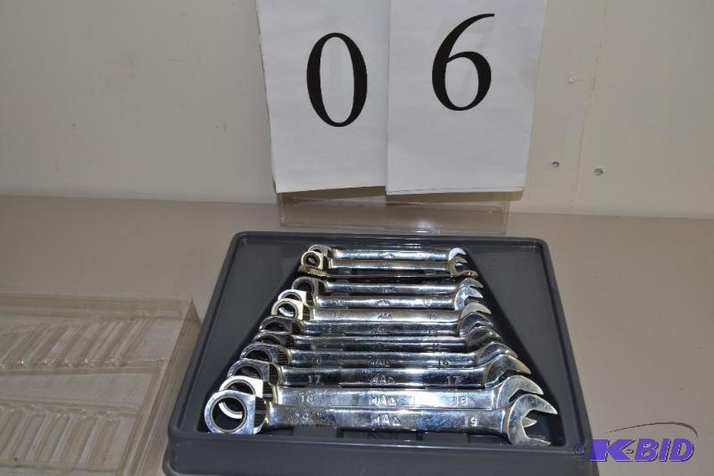 lot 6 image: Mac wrench set