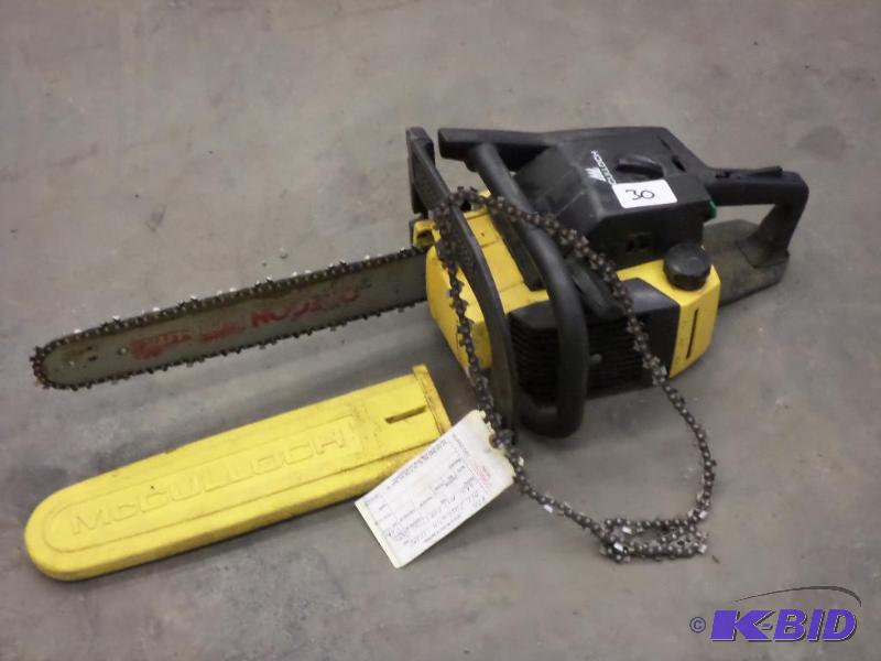 McCulloch 18&quot Chainsaw, Runs...